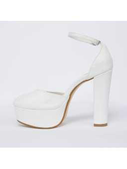 VEGA — Talons hauts...