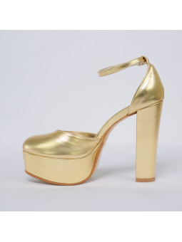 VEGA — Talons hauts...