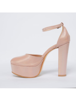 VEGA — Talons hauts...